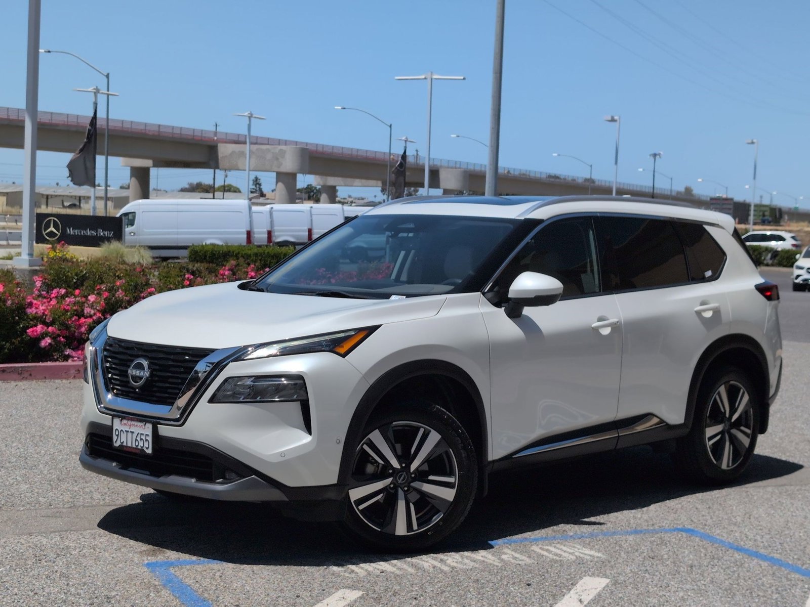 2022 Nissan Rogue SL FWD's photo