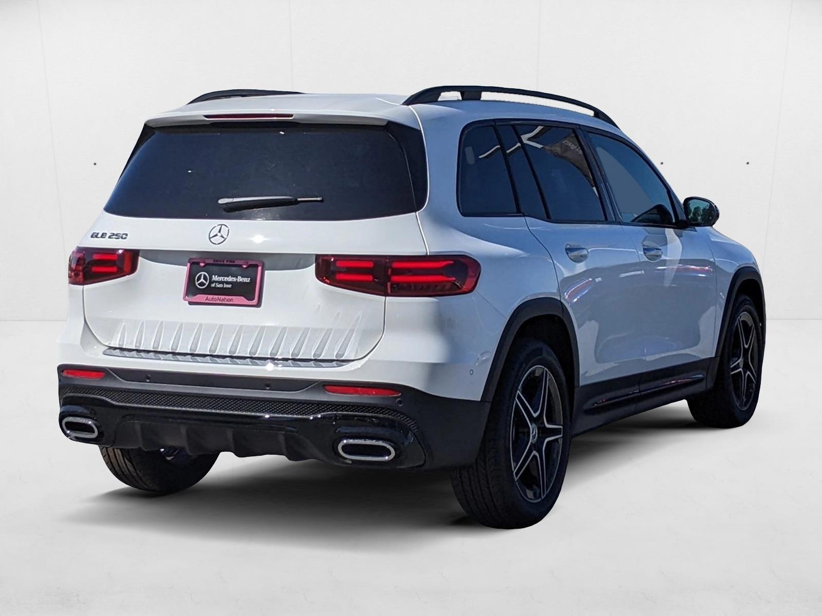 2024 Mercedes Benz GLB 250 photo 2