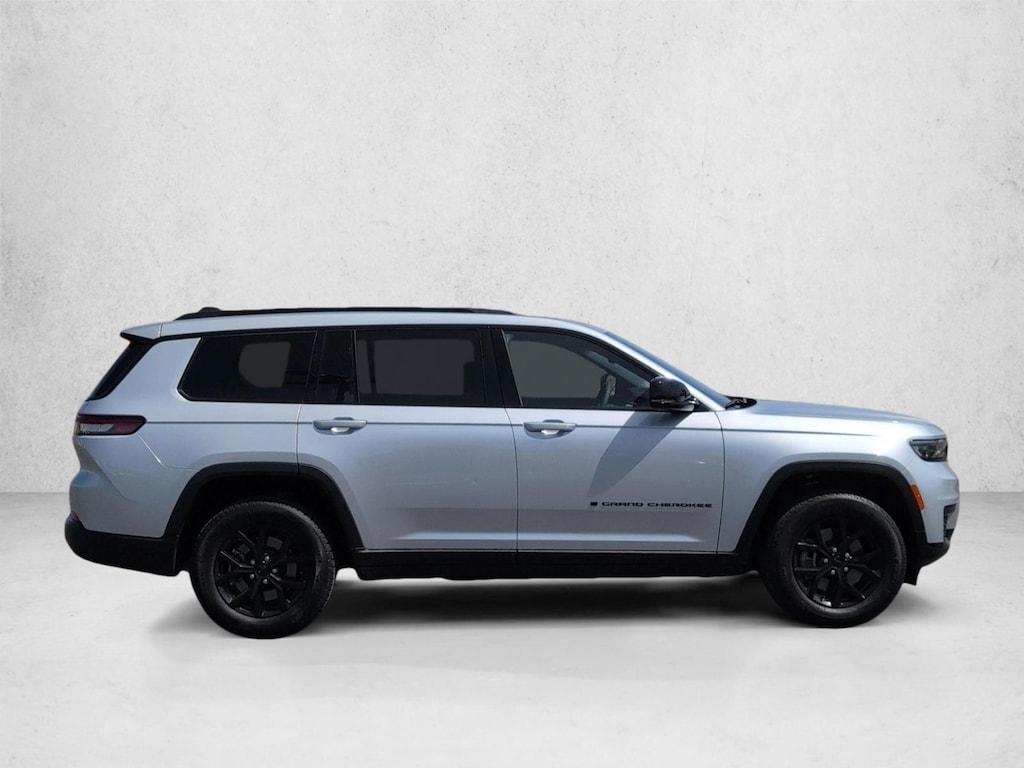 Used 2024 Jeep Grand Cherokee L Laredo SUV
