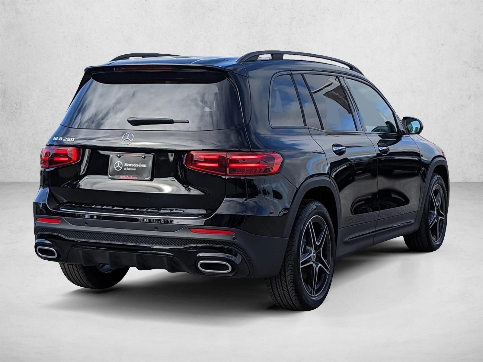 2024 Mercedes Benz GLB 250 photo 2
