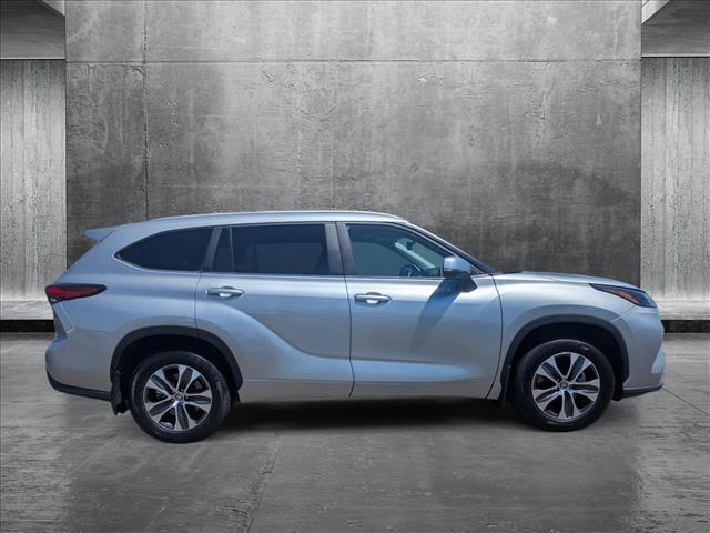2023 Toyota Highlander XLE photo 4