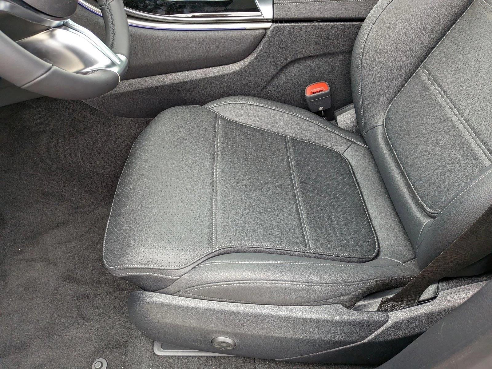 2025 Mercedes Benz GLC 300 4MATIC photo 4