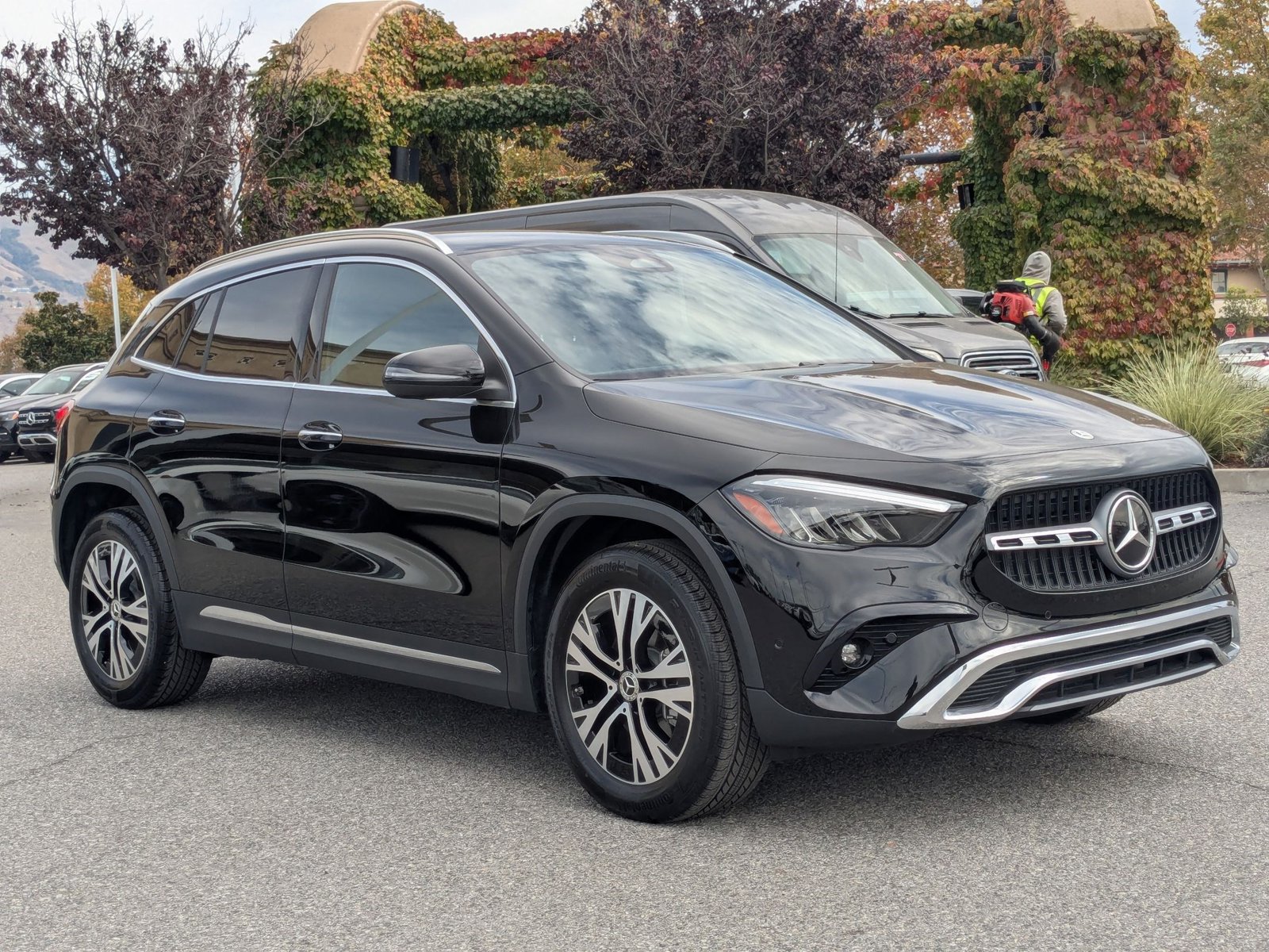 2025 Mercedes Benz GLA 250 4MATIC photo 3