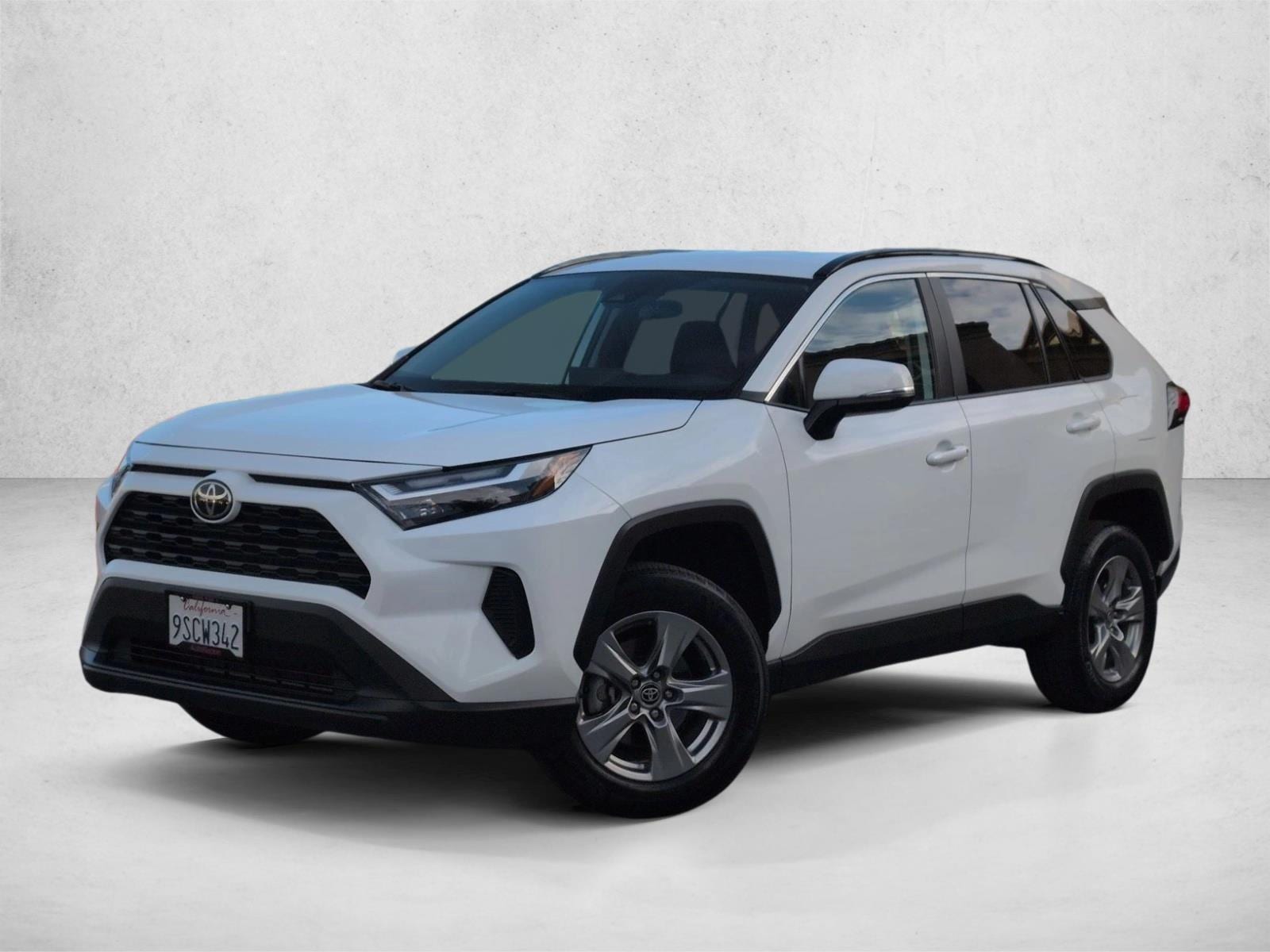 2025 Toyota RAV4 XLE FWD's photo