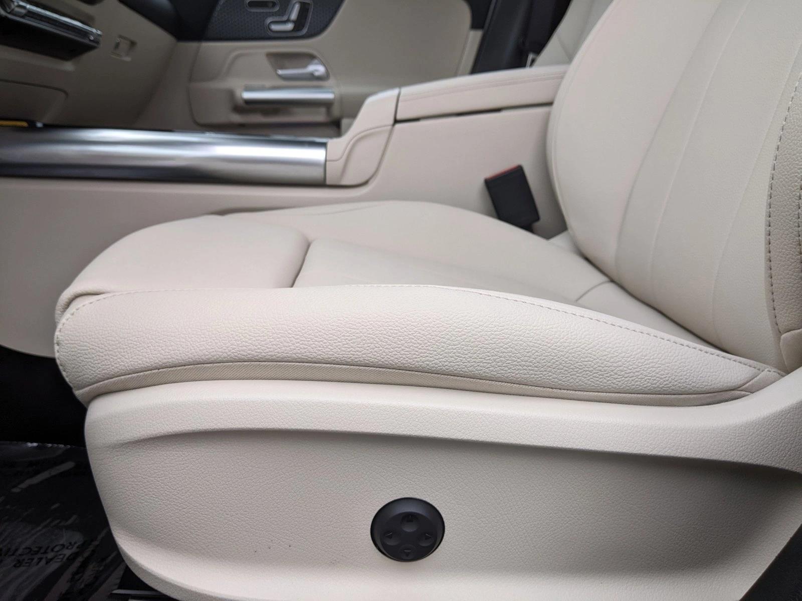 2025 Mercedes Benz GLA 4MATIC photo 4