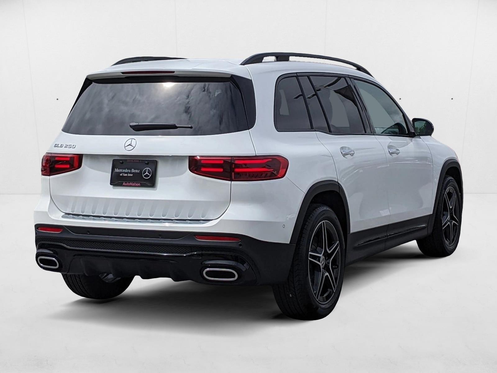 2024 Mercedes Benz GLB 250 photo 2