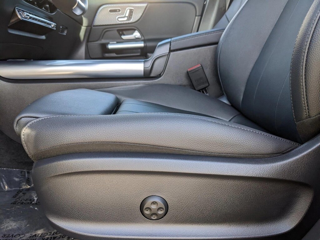 Certified 2025 Mercedes-Benz GLA 4MATIC SUV