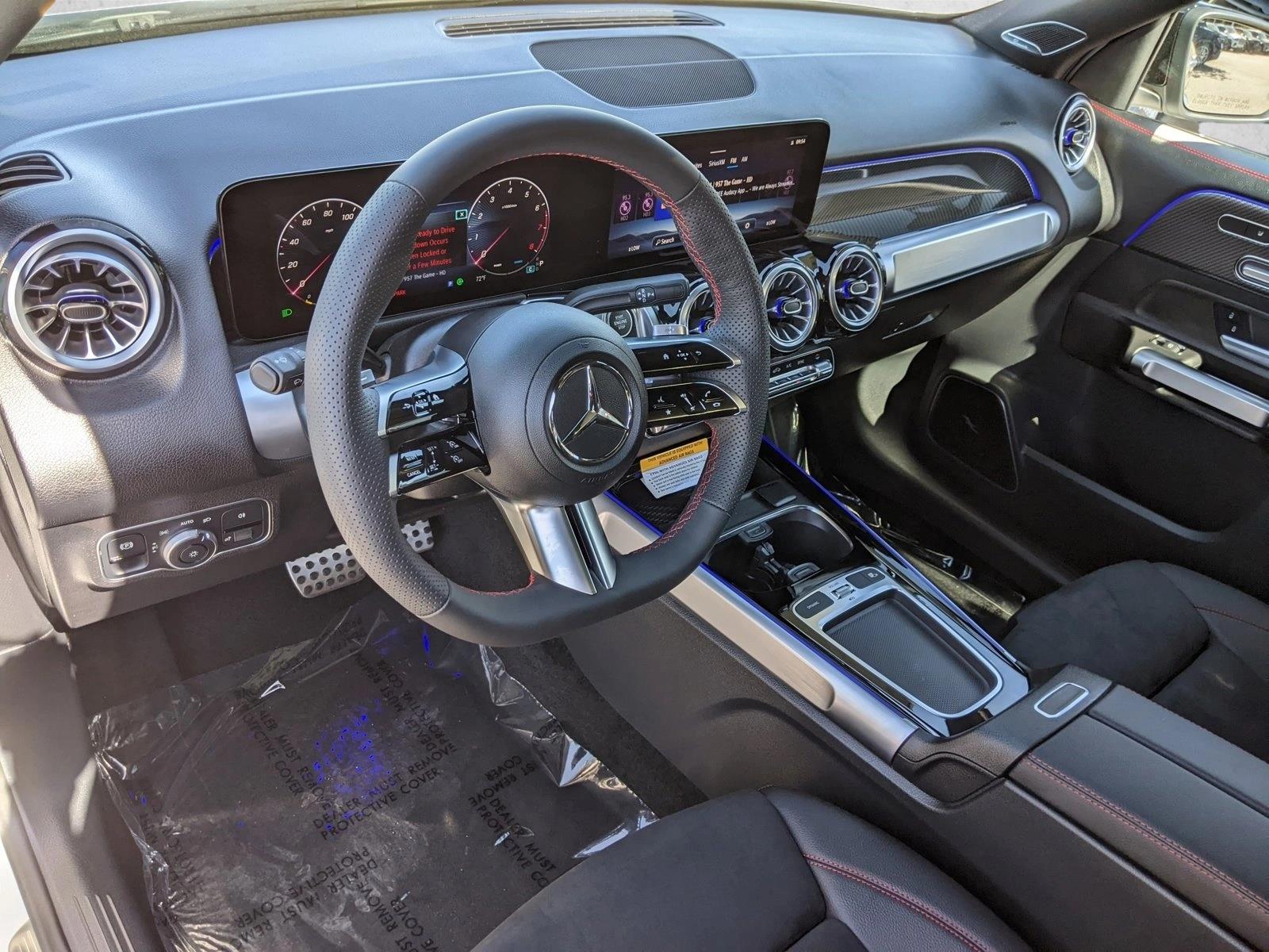 2024 Mercedes Benz GLB 250 photo 3