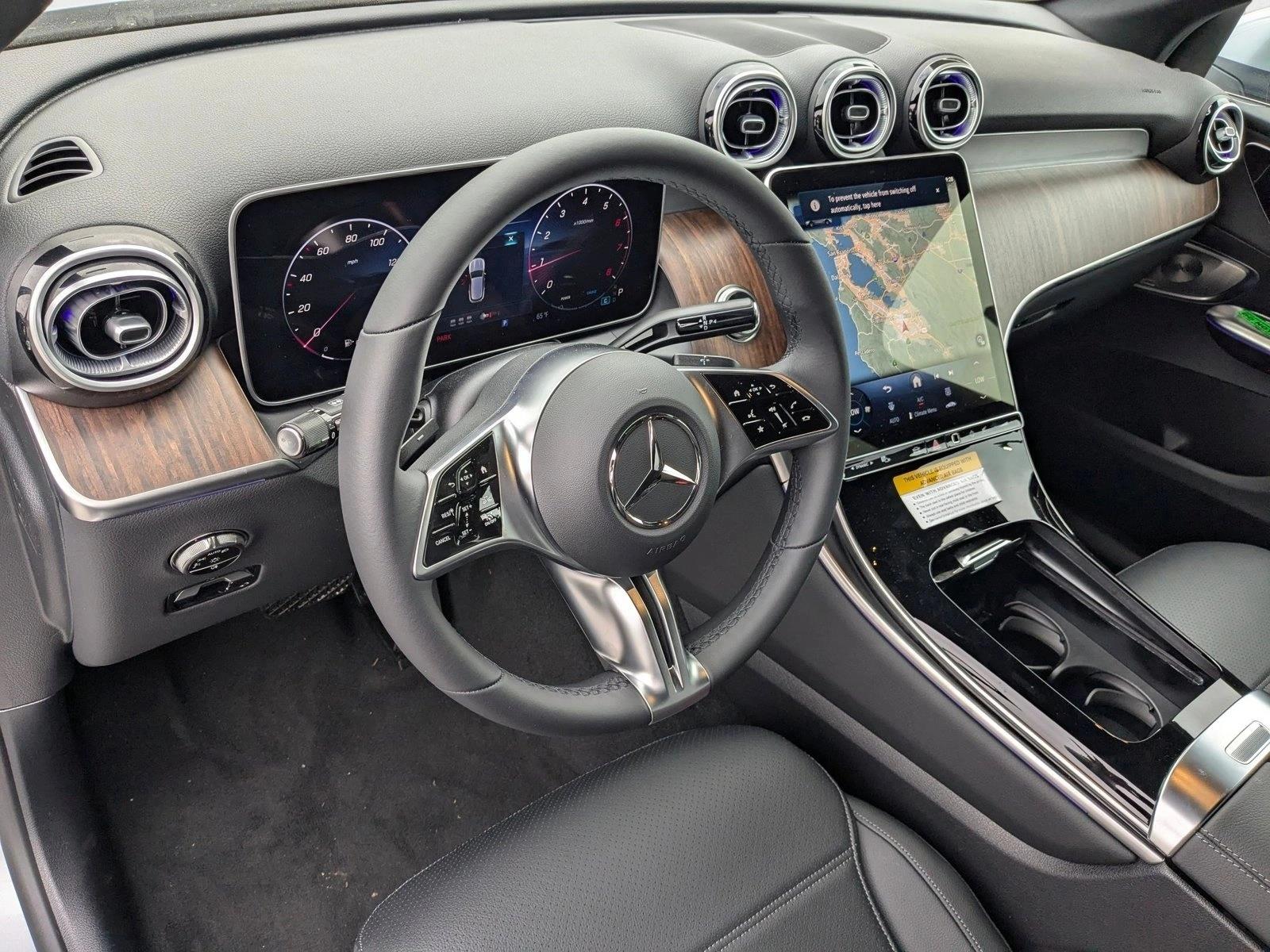 2025 Mercedes Benz GLC 300 photo 3