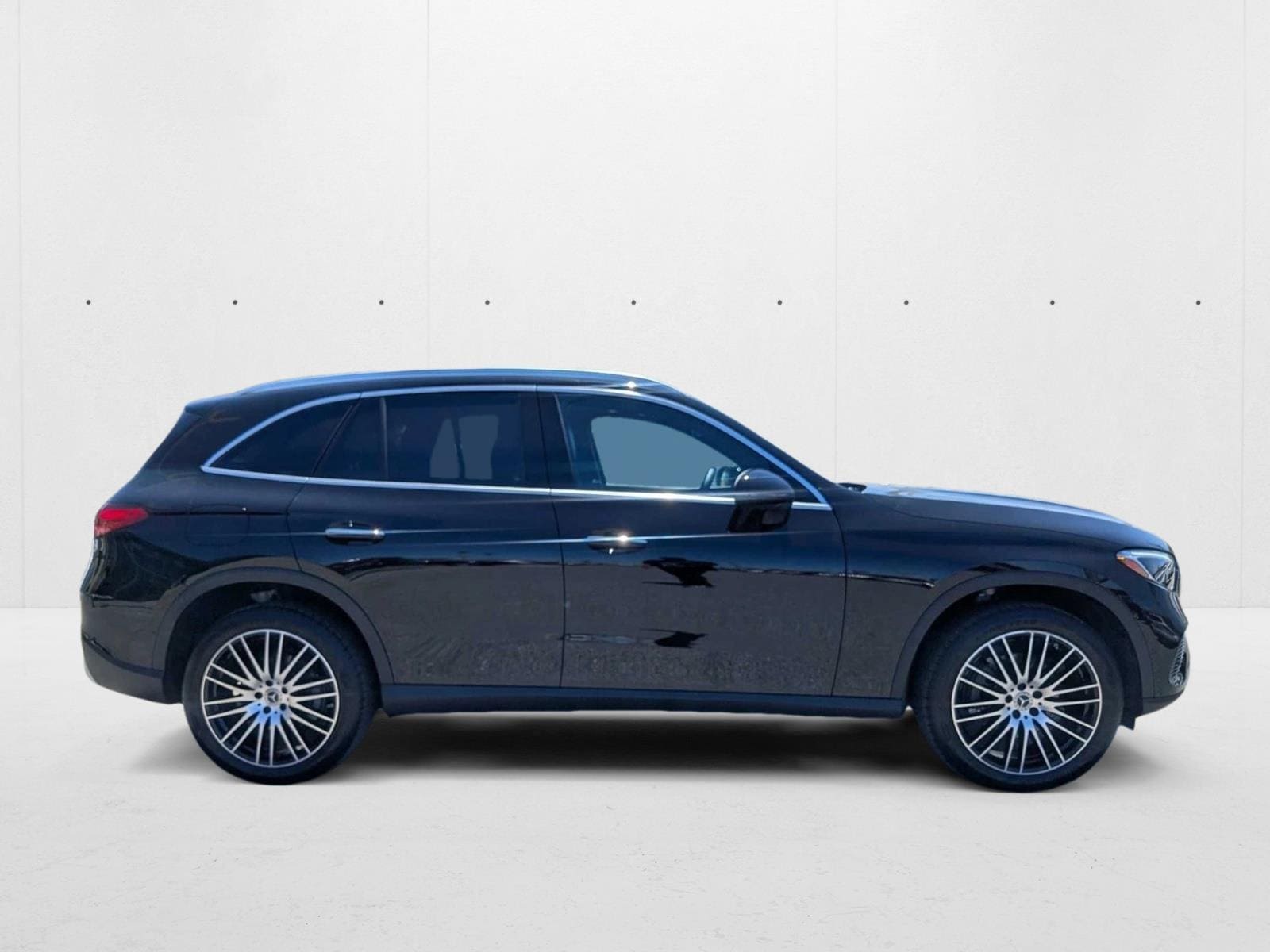 2025 Mercedes Benz GLC 300 4MATIC photo 4