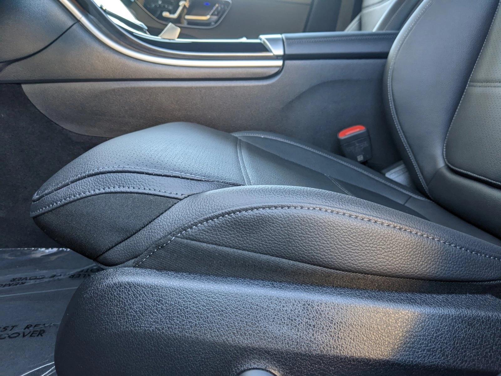 2025 Mercedes Benz C 300 4MATIC photo 4