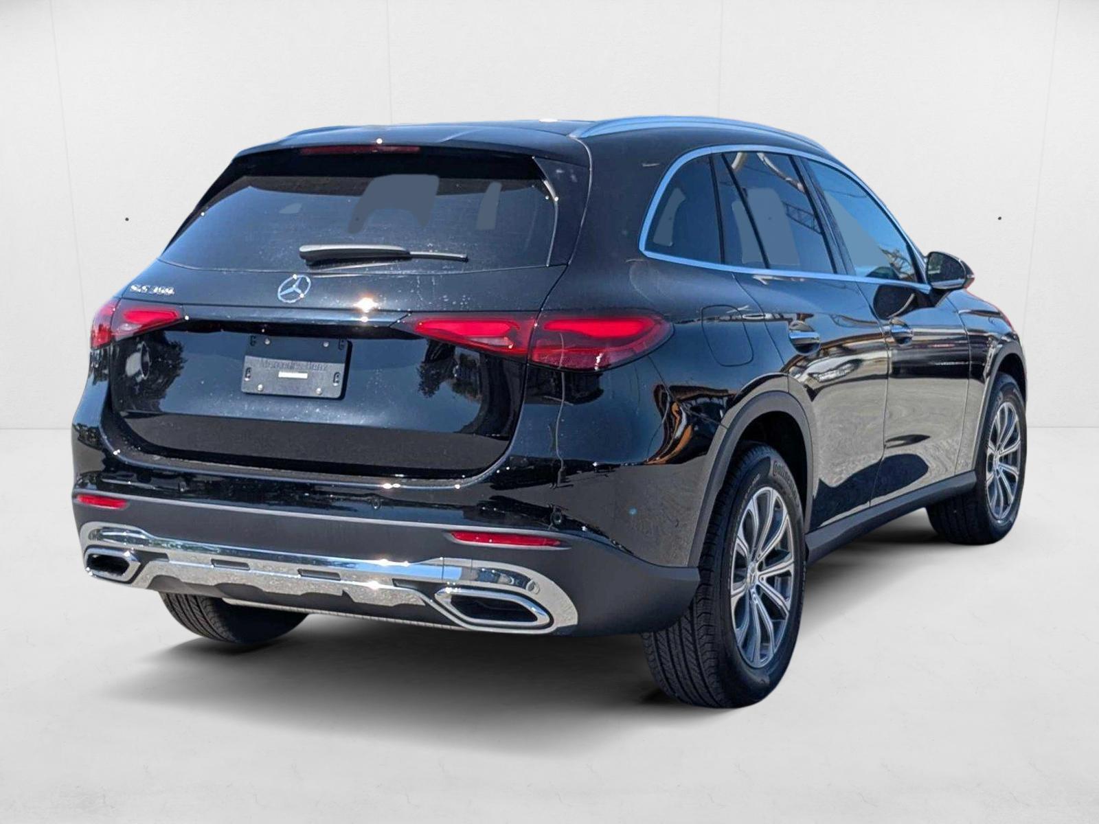 2025 Mercedes Benz GLC 300 photo 2