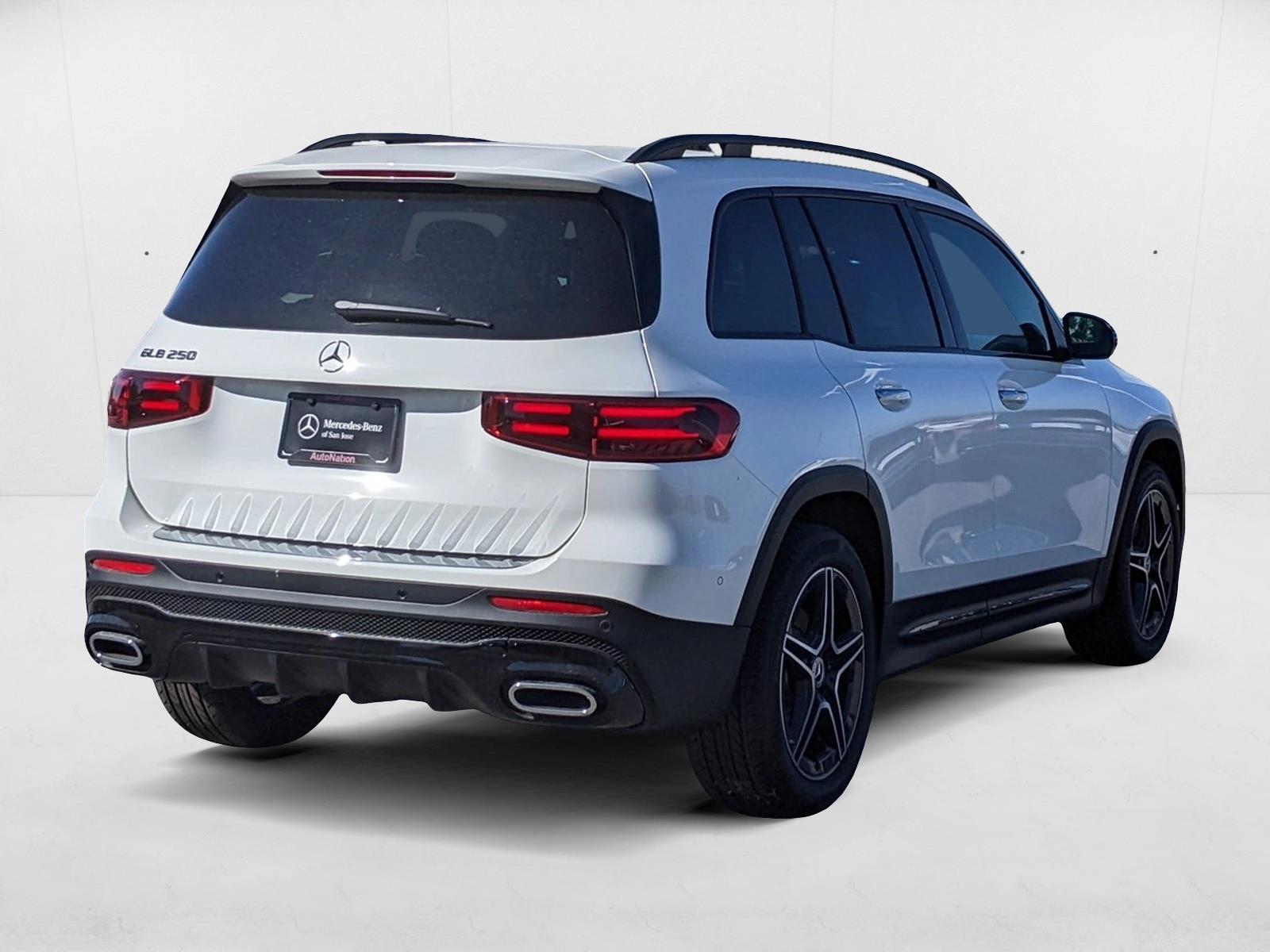 2024 Mercedes Benz GLB 250 photo 2