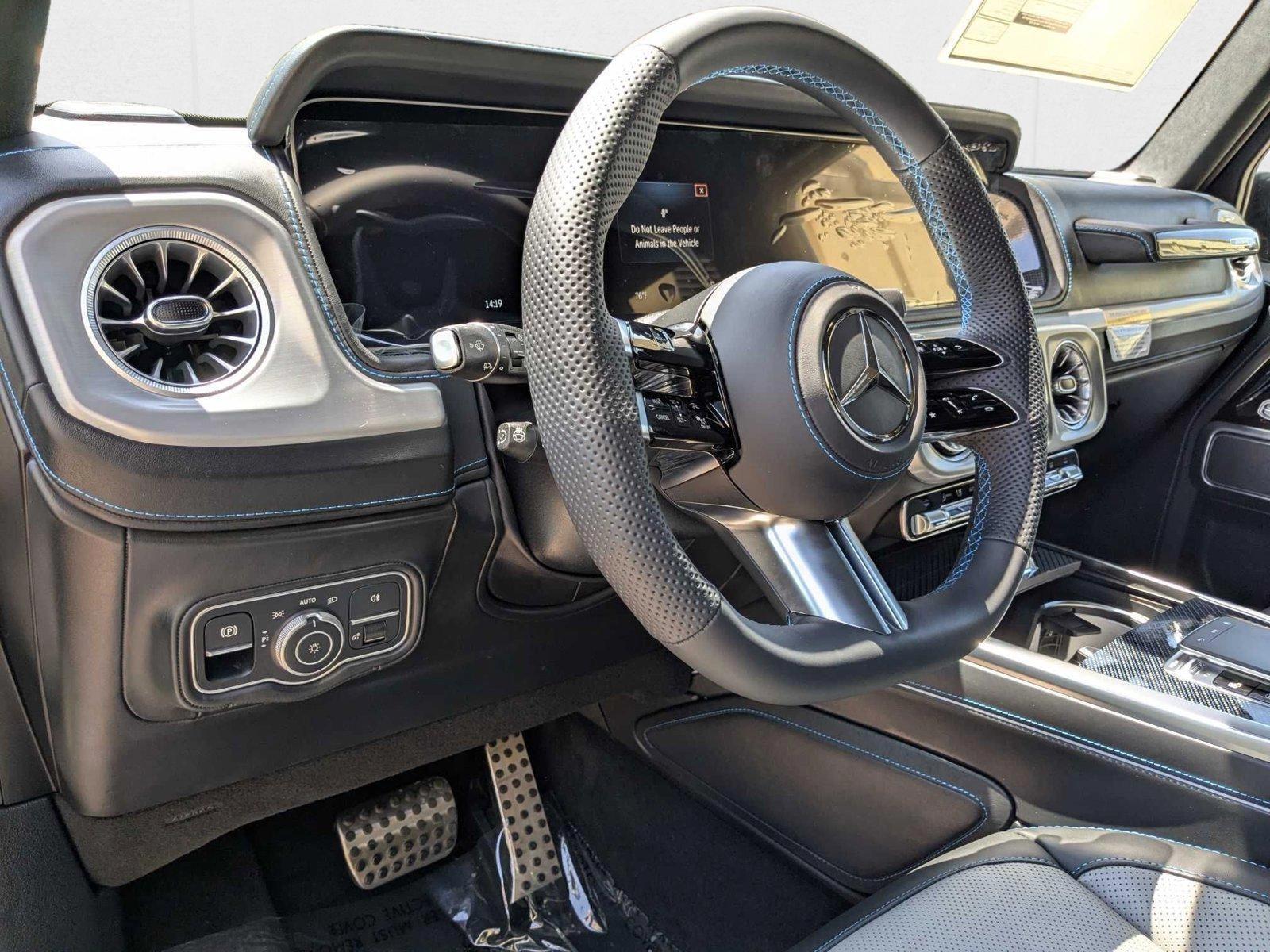 2025 Mercedes Benz G photo 3