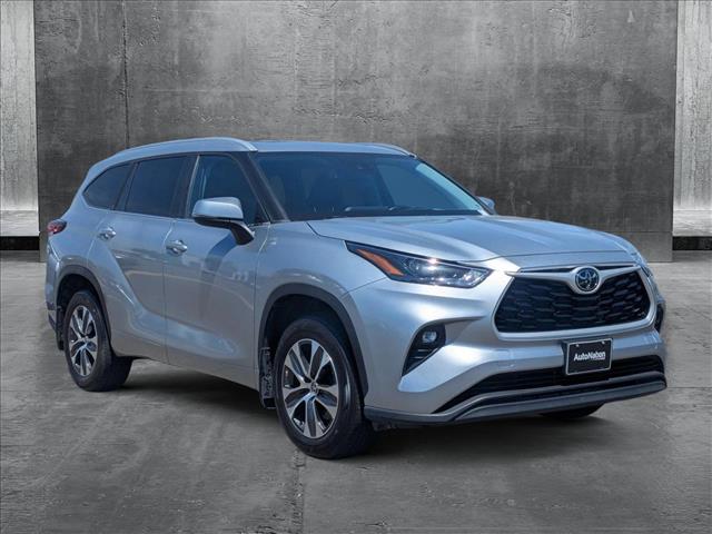2023 Toyota Highlander XLE photo 3