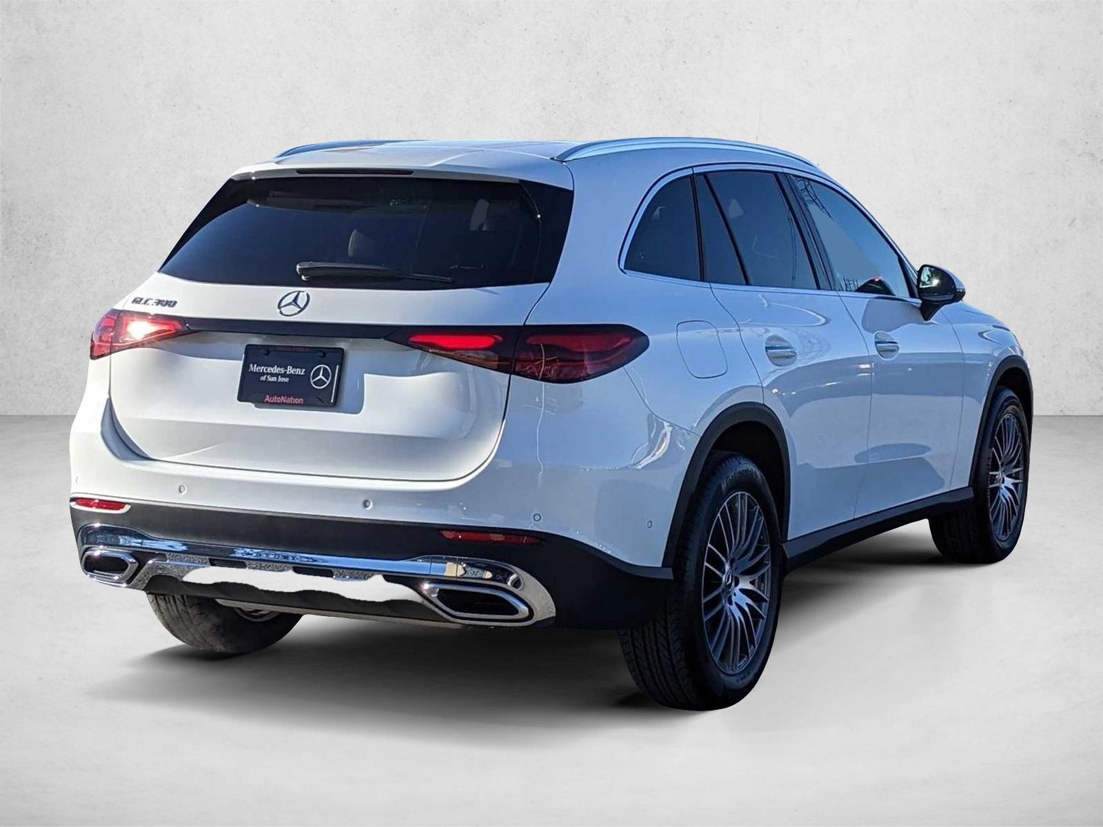 2025 Mercedes Benz GLC 300 photo 2