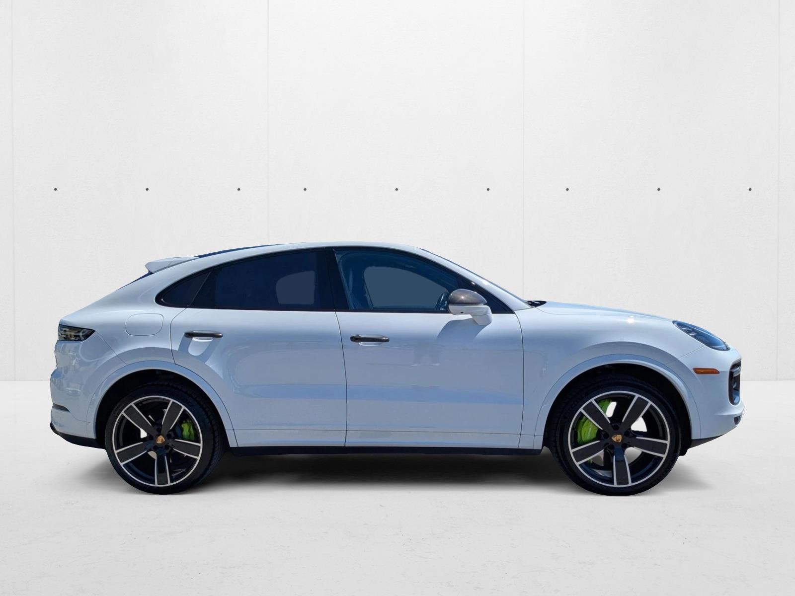2022 Porsche Cayenne Coupe Turbo photo 4