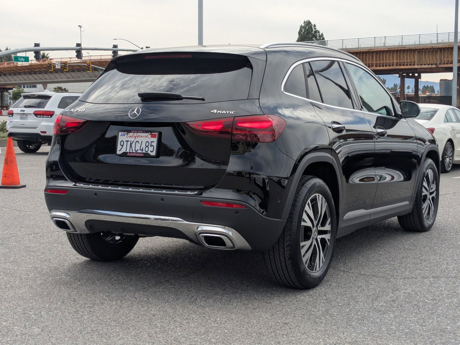 2025 Mercedes Benz GLA 250 4MATIC photo 4