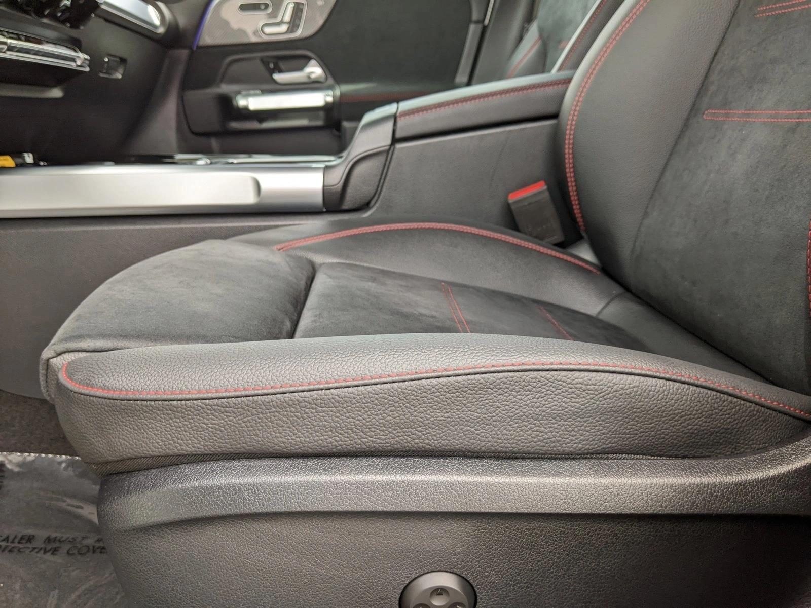 2024 Mercedes Benz GLB 250 photo 4