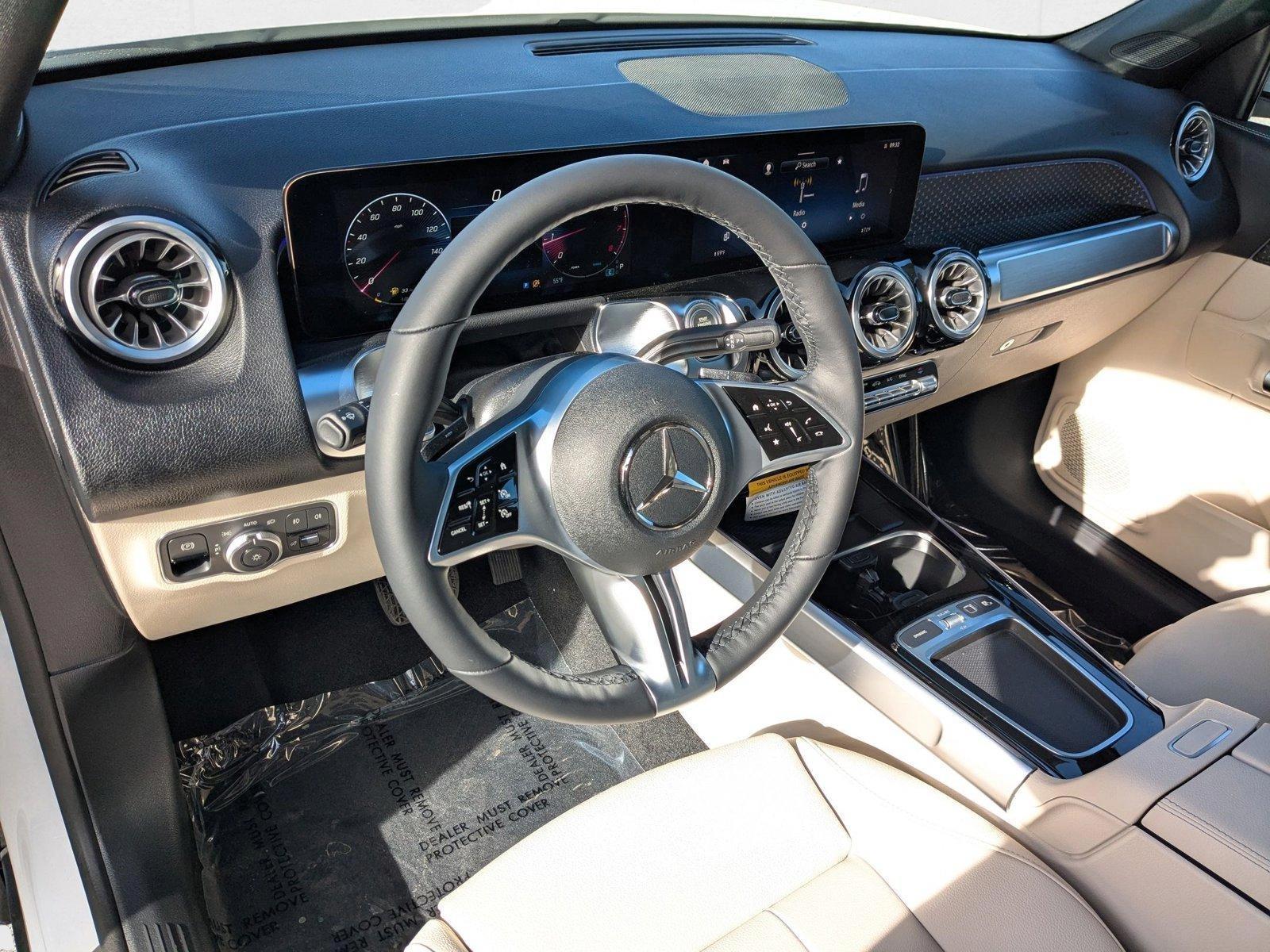 2025 Mercedes Benz GLB 250 4MATIC photo 3
