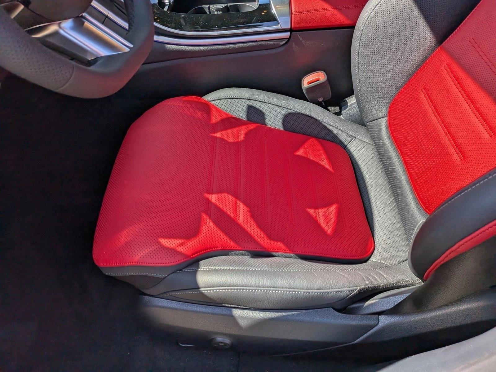 2025 Mercedes Benz C 300 Sedan photo 4