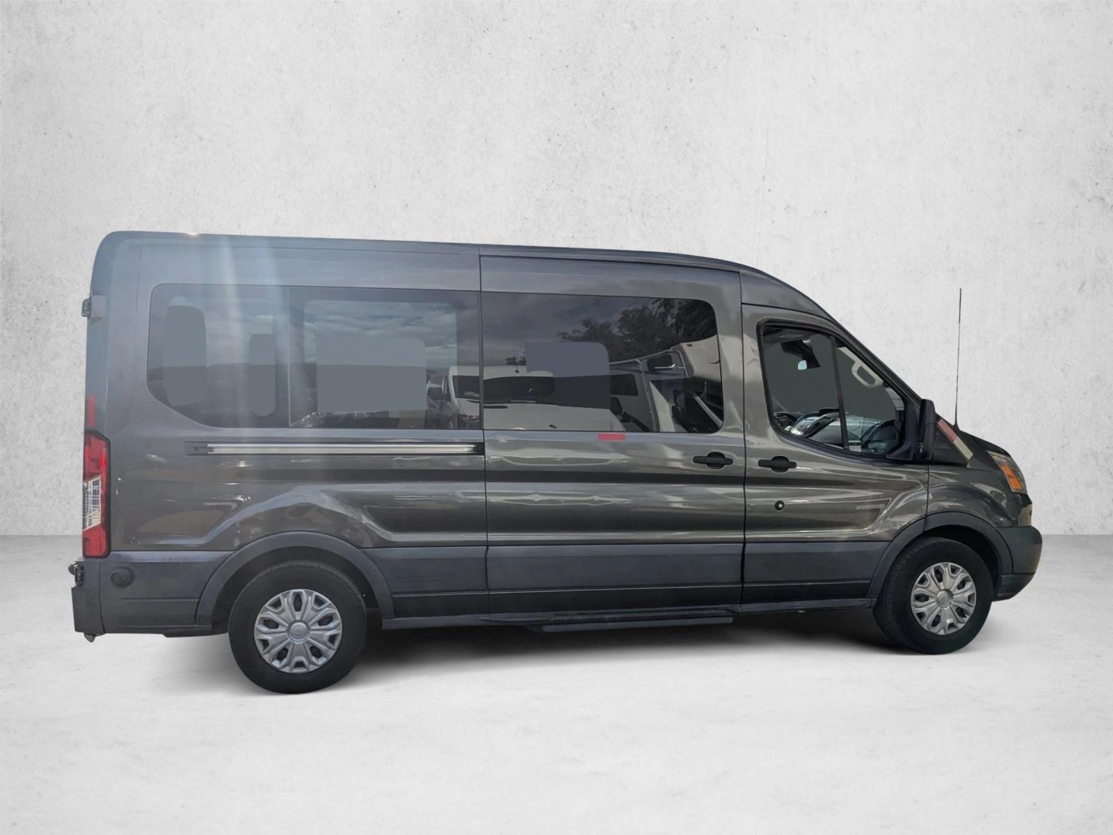 2017 Ford Transit XLT photo 3