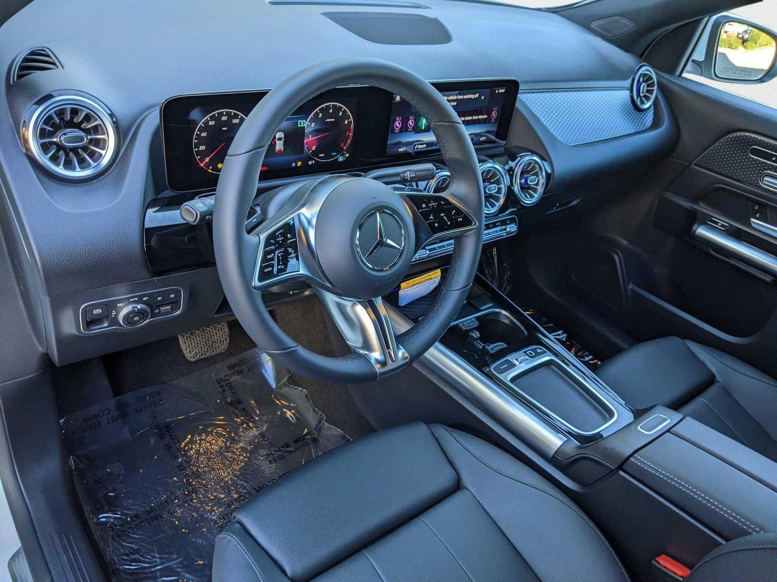 2025 Mercedes Benz GLA 250 photo 3