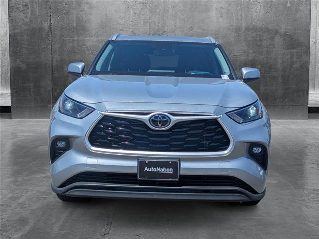 2023 Toyota Highlander XLE photo 2
