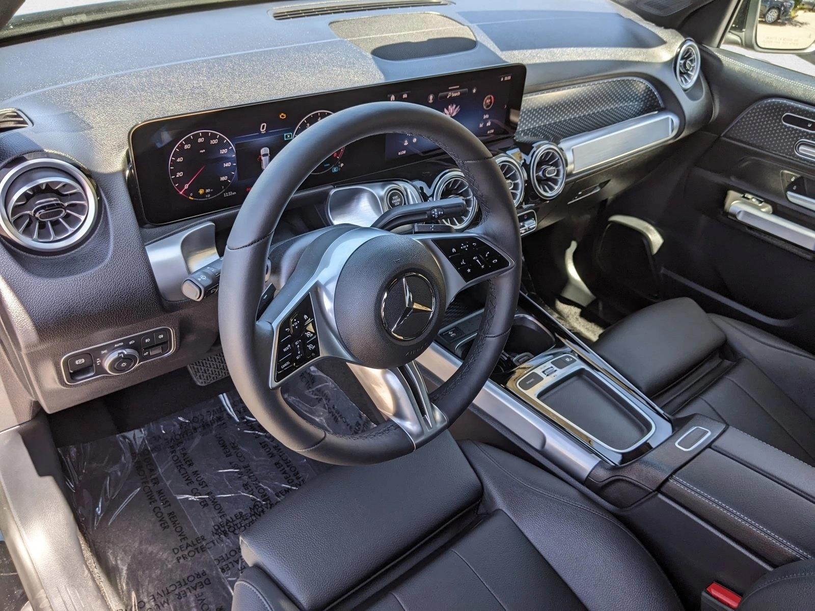 2024 Mercedes Benz GLB 250 photo 3
