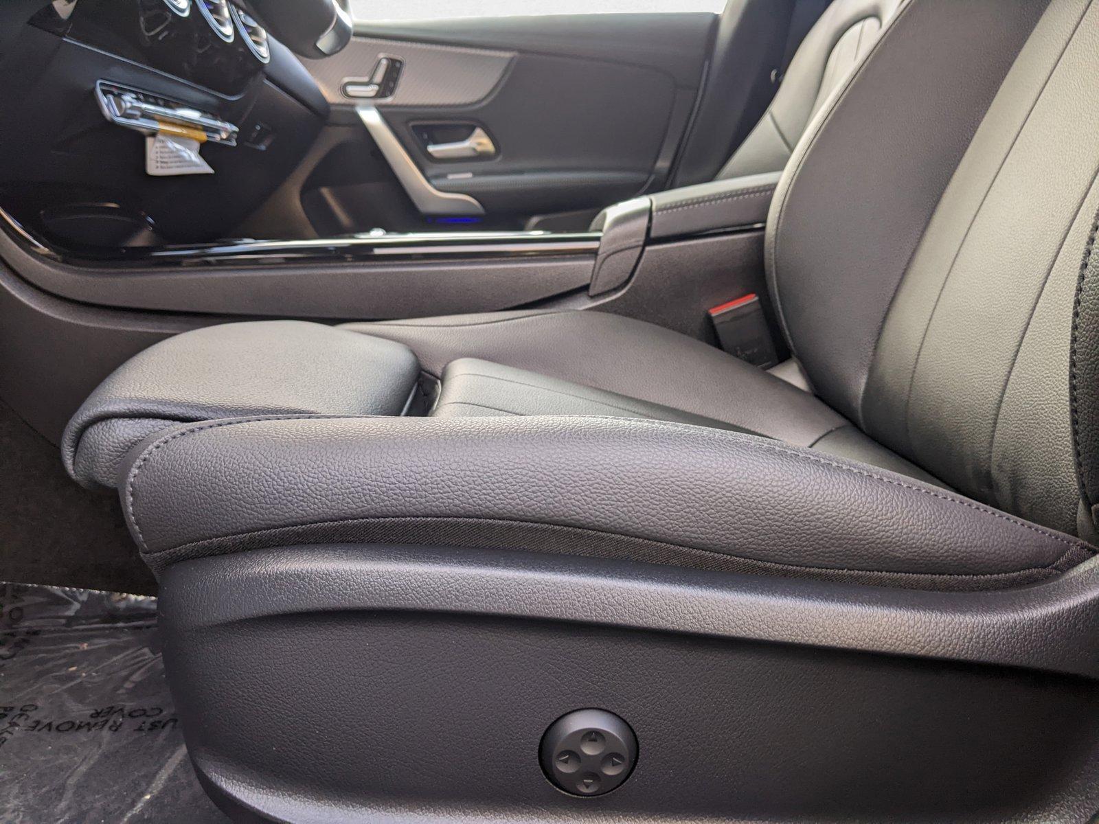 2025 Mercedes Benz CLA 250 photo 3