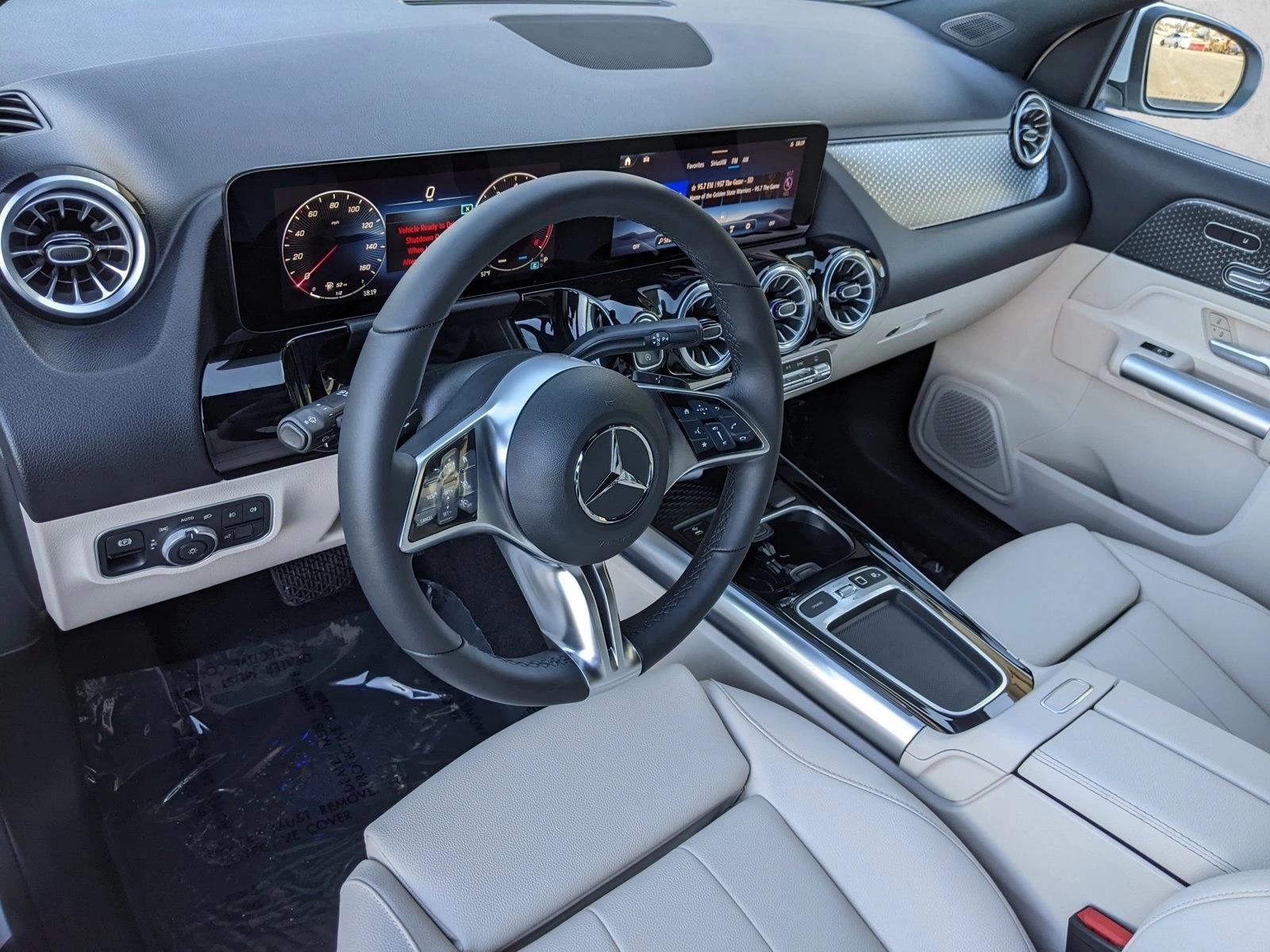2025 Mercedes Benz GLA 250 photo 3