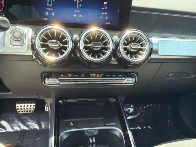 2025 Mercedes-Benz GLB Base - Photo 19