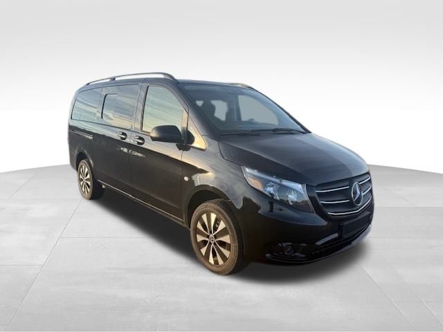 2023 Mercedes-Benz Metris Passenger Van Base's photo