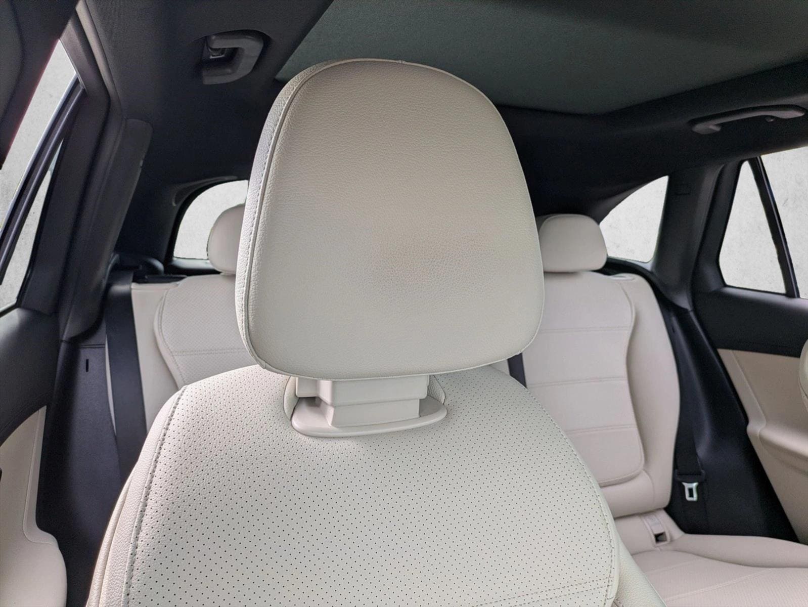 2024 Mercedes-Benz GLC GLC300 - Photo 17