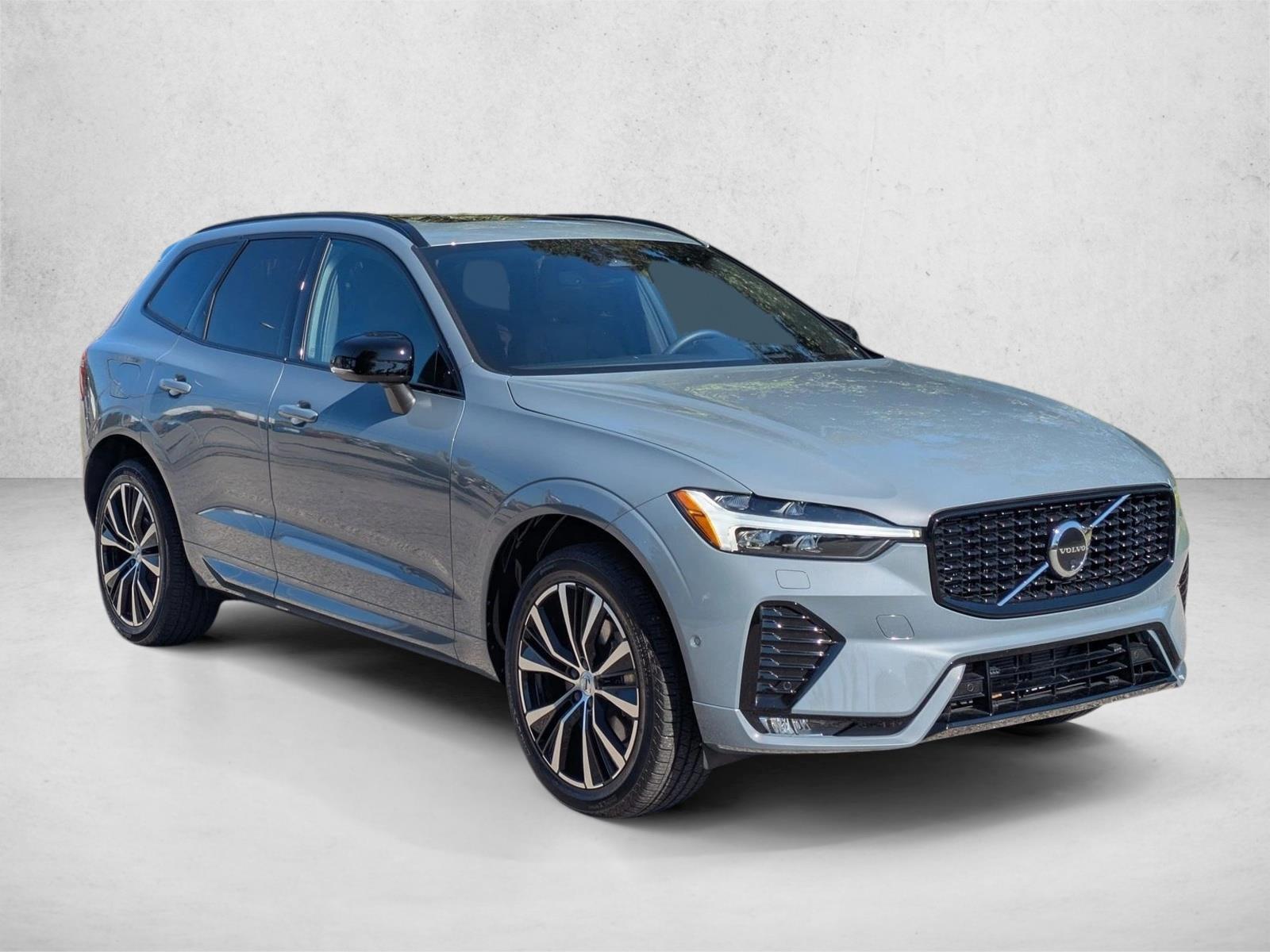 2024 Volvo XC60 B5 Ultimate photo 3