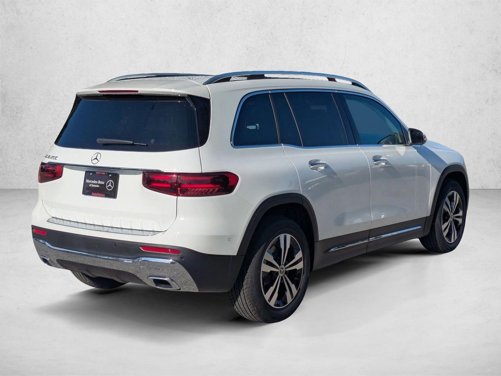 2025 Mercedes Benz GLB 250 photo 2