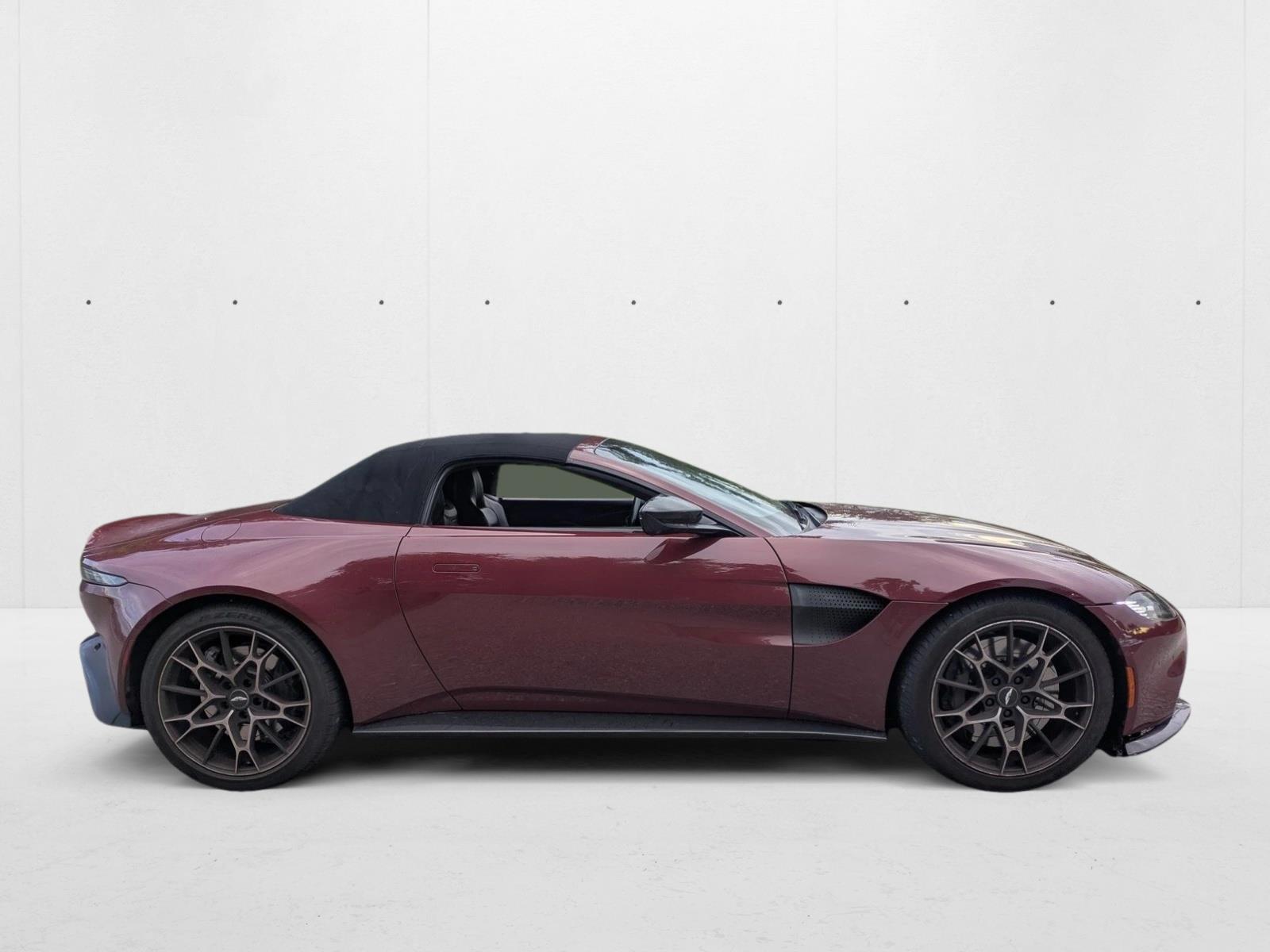 2021 Aston Martin Vantage Roadster photo 4