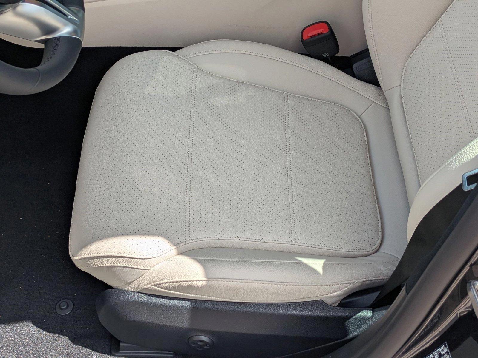 2025 Mercedes Benz C 300 4MATIC Sedan photo 4