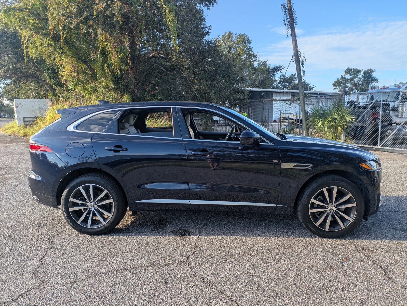 2025 Jaguar F-PACE P250 R-Dynamic S photo 2