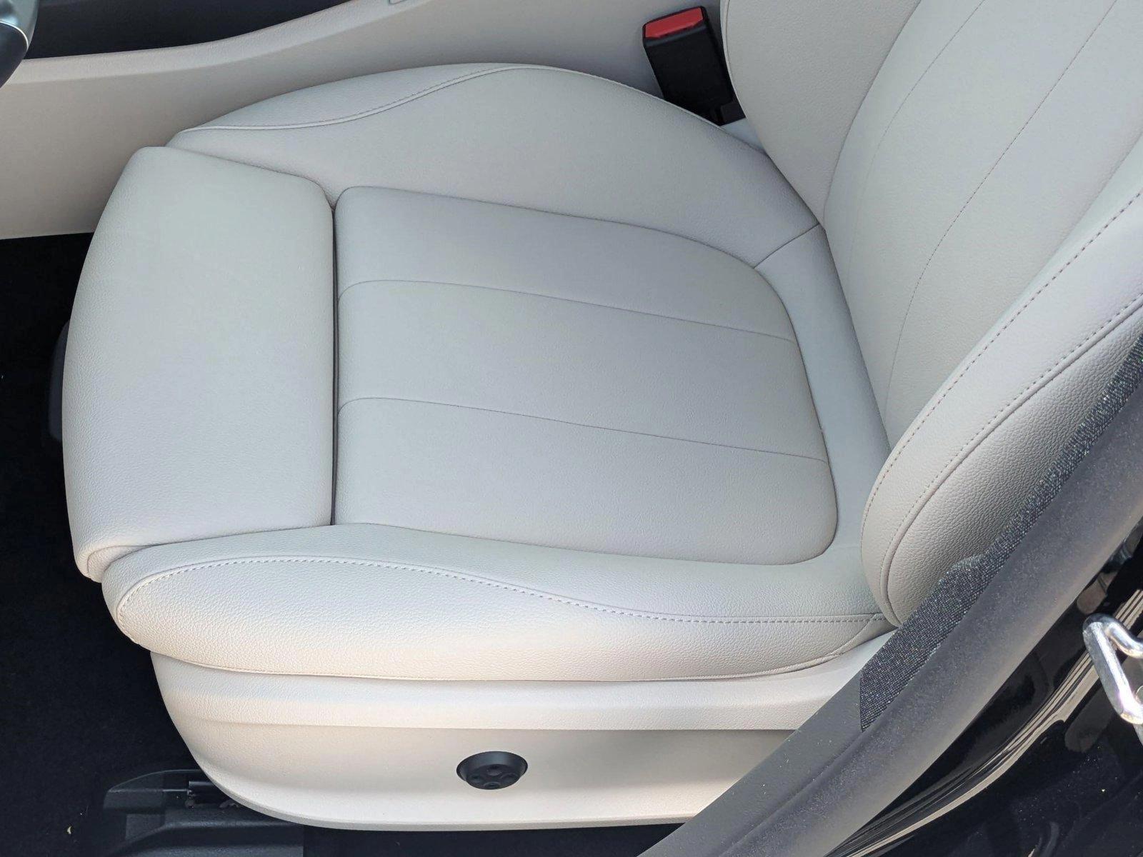 2025 Mercedes Benz CLA 250 photo 4