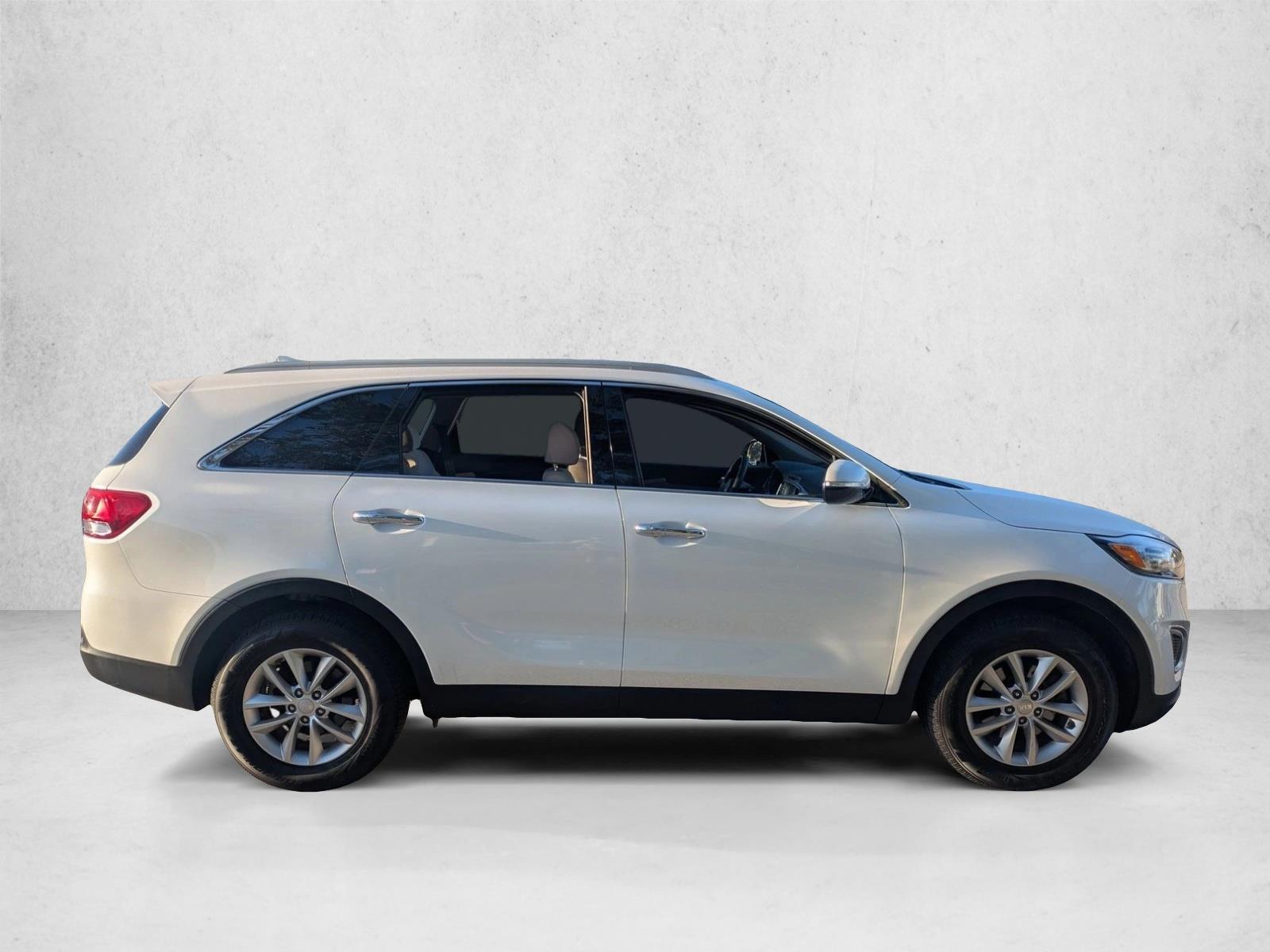 2018 Kia Sorento LX photo 2