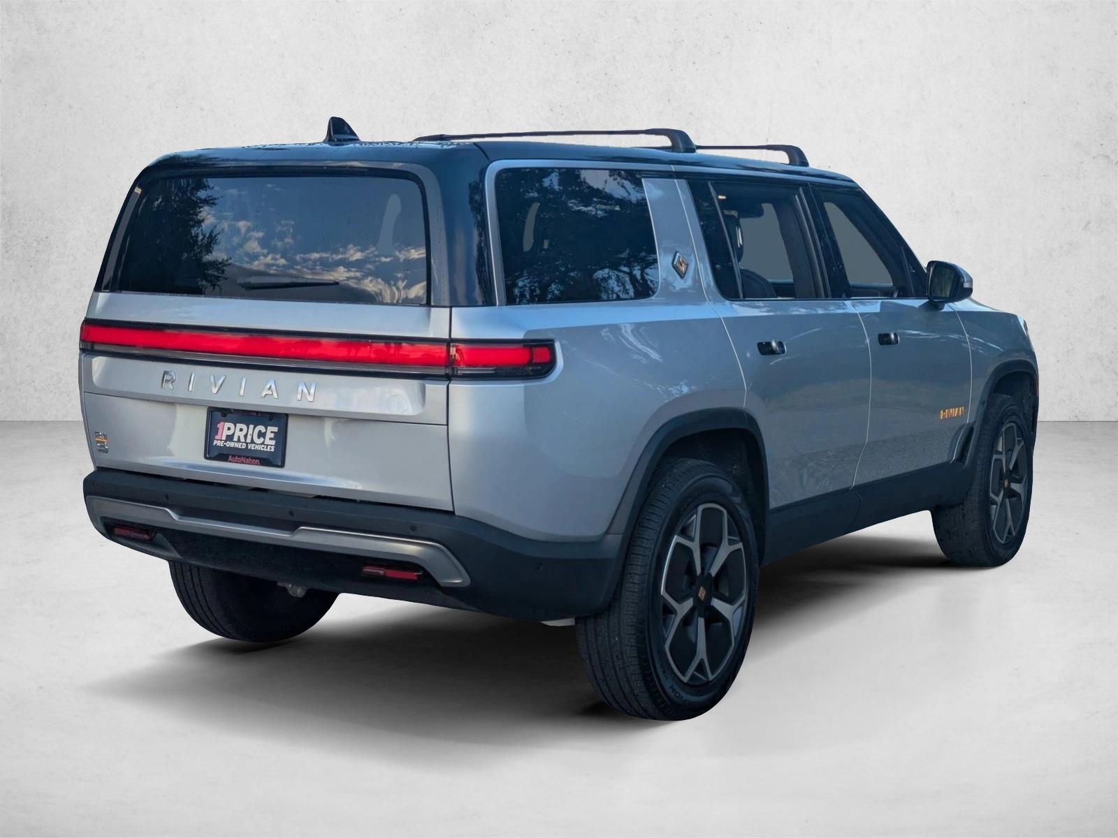 2023 Rivian R1S Adventure photo 3