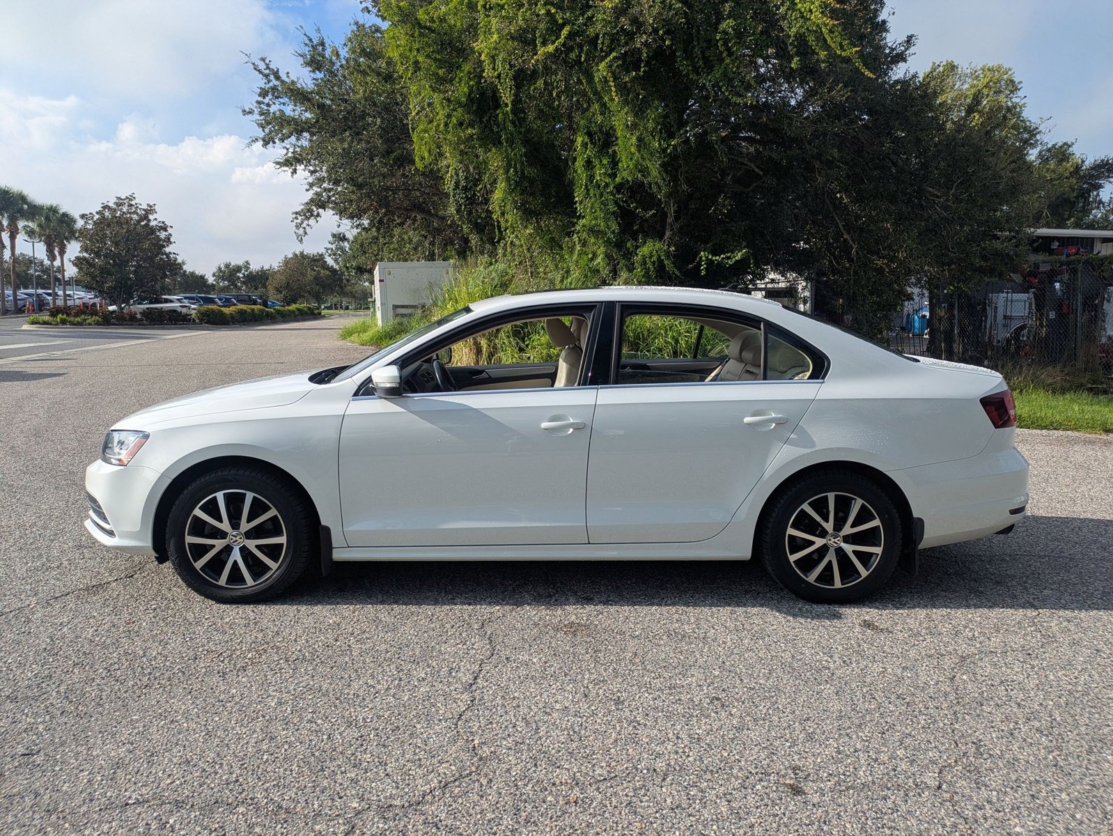 2017 Volkswagen Jetta 1.4T SE photo 3
