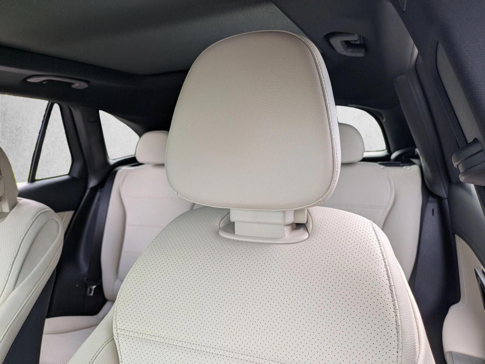 2024 Mercedes-Benz GLC GLC300 - Photo 16