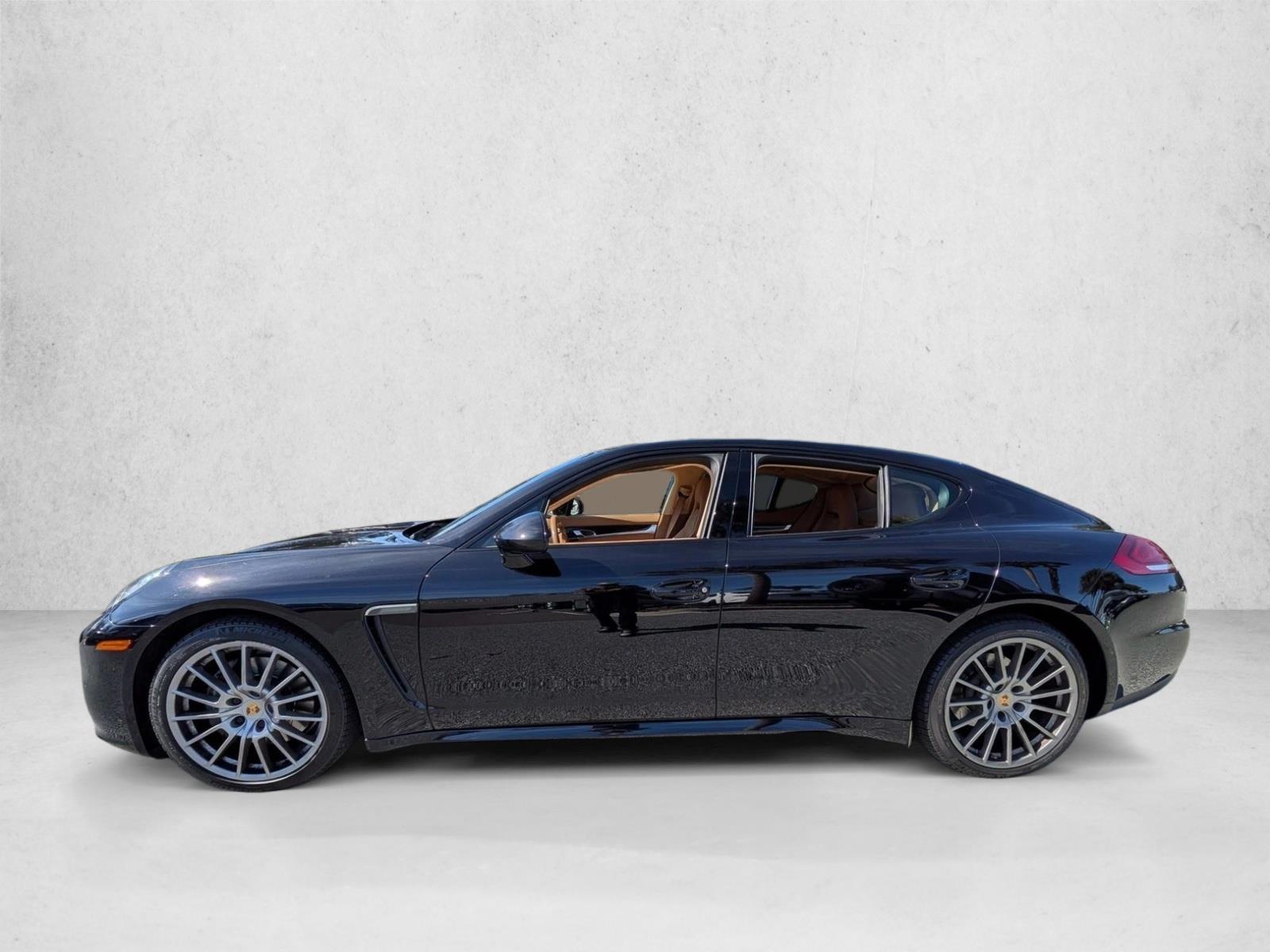 2015 Porsche Panamera Base photo 2