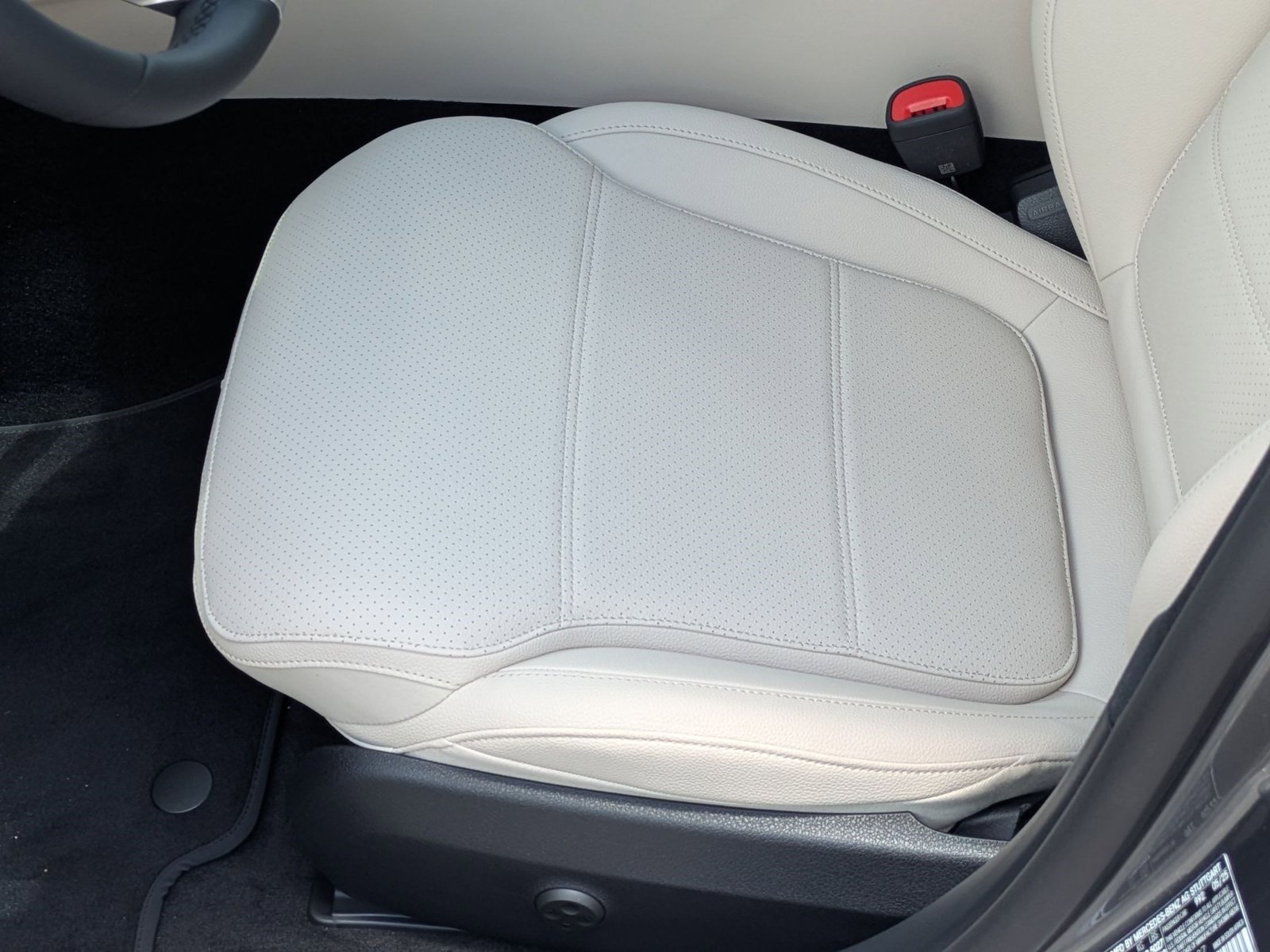 2025 Mercedes Benz C 300 Sedan photo 4