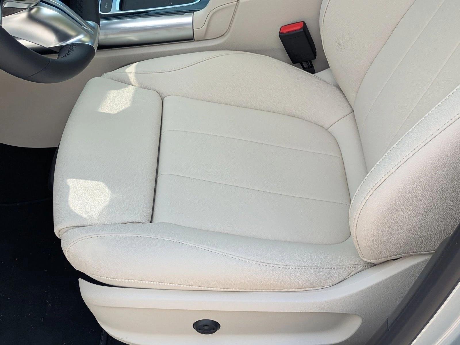 2025 Mercedes Benz GLA 4MATIC photo 4
