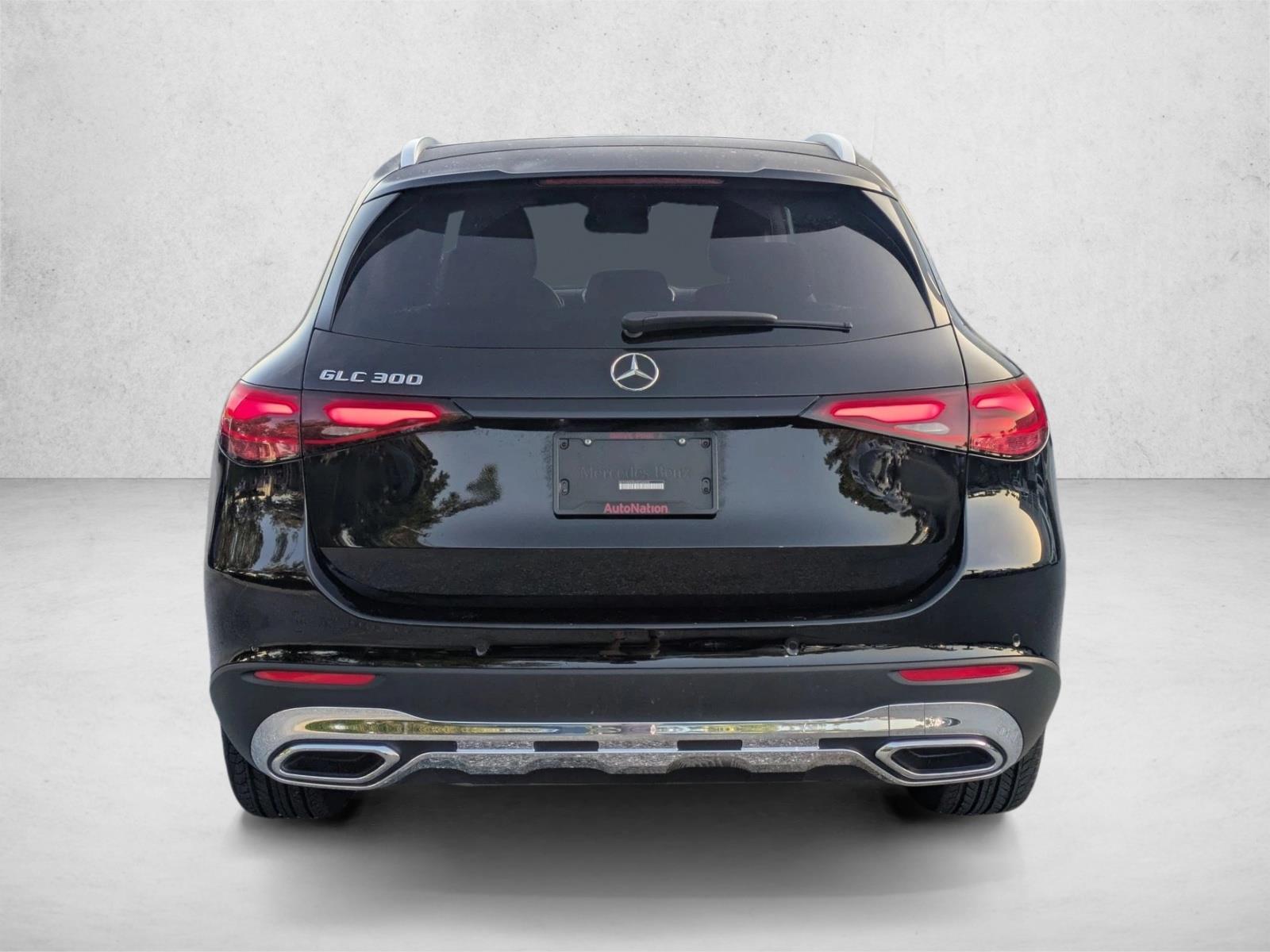 2025 Mercedes Benz GLC 300 photo 3