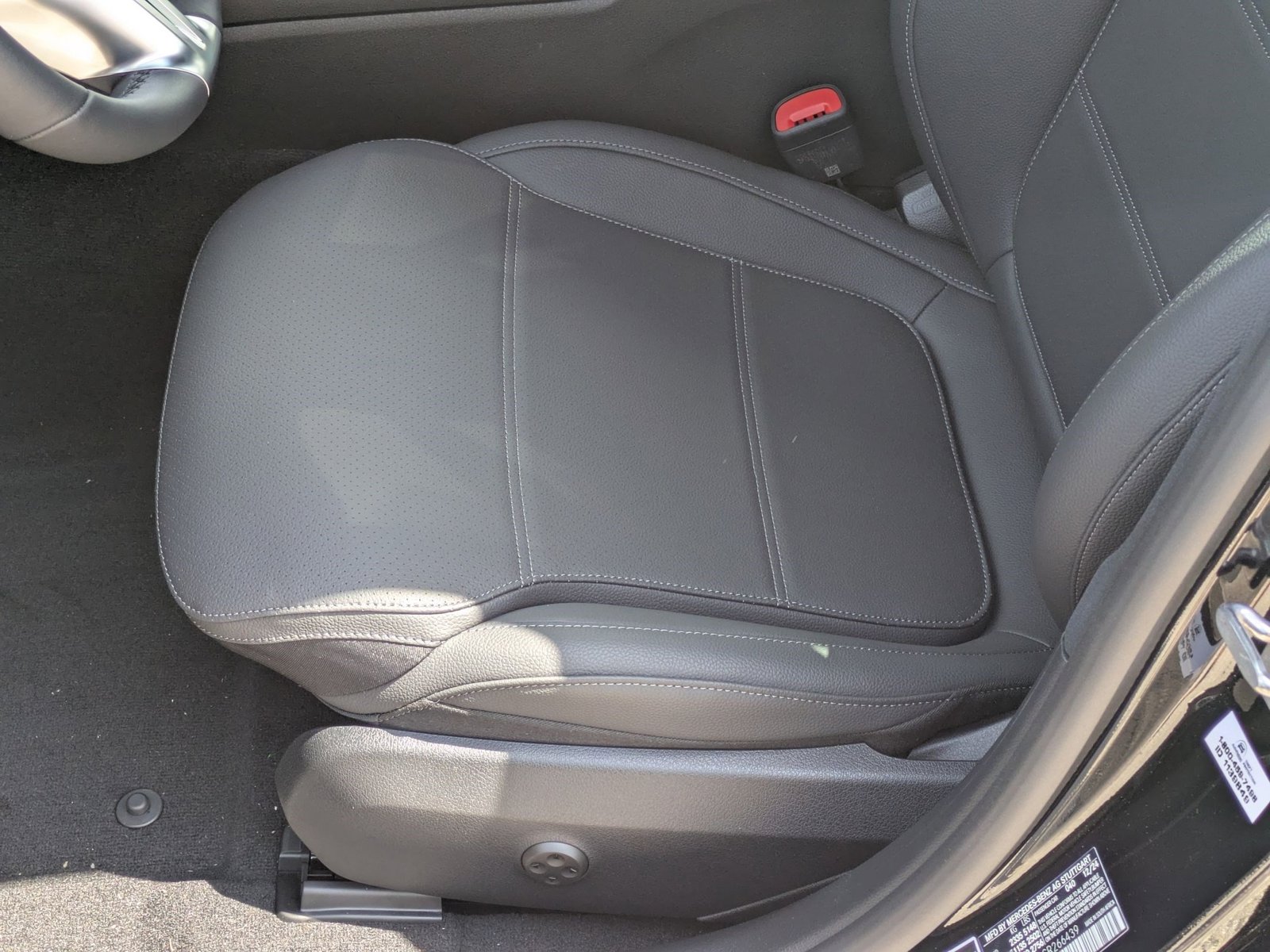 2025 Mercedes Benz C 300 4MATIC Sedan photo 3