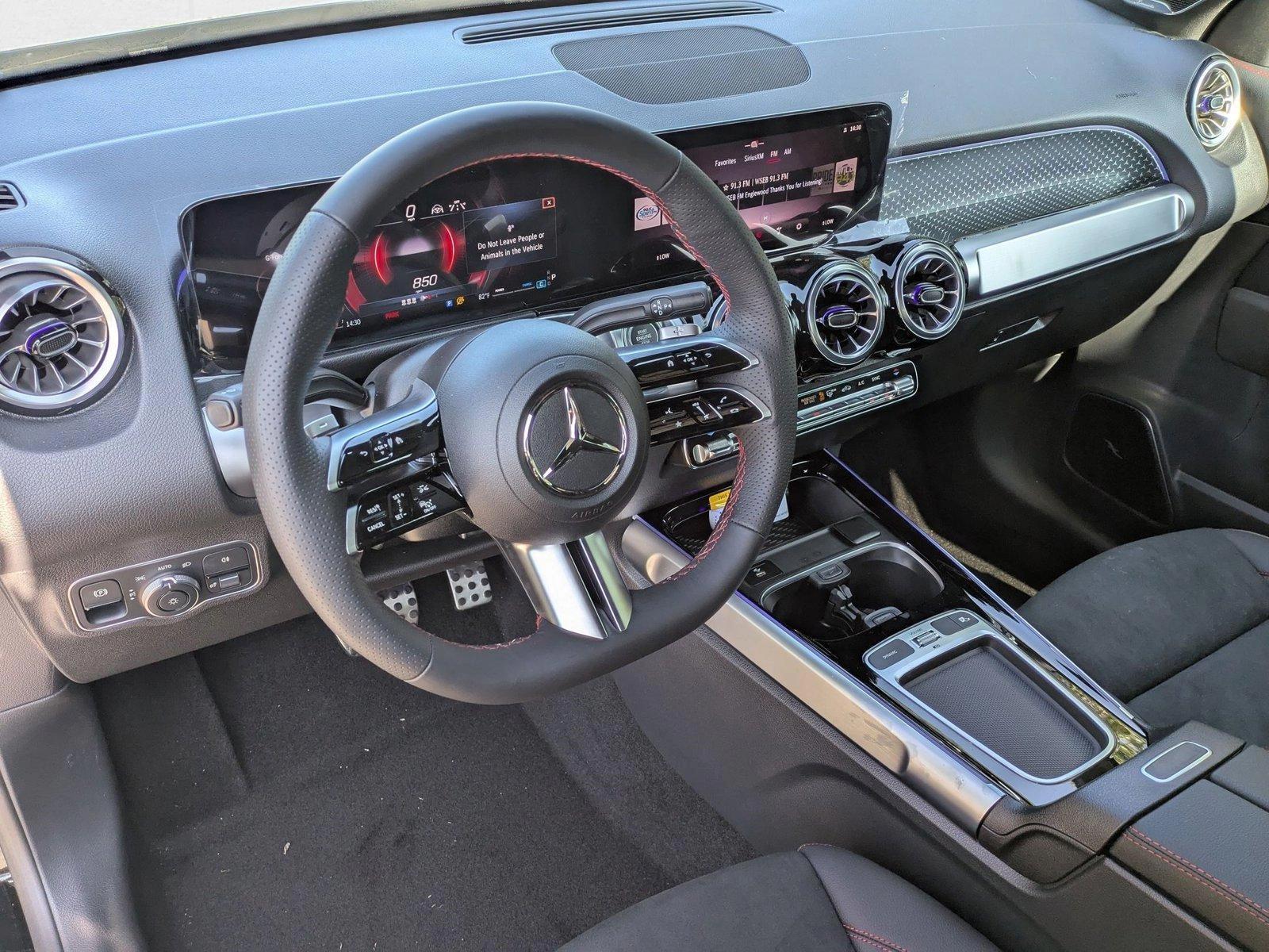 2025 Mercedes Benz GLB 250 photo 3